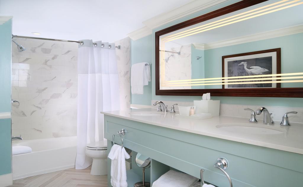 Queen Room with Pool View